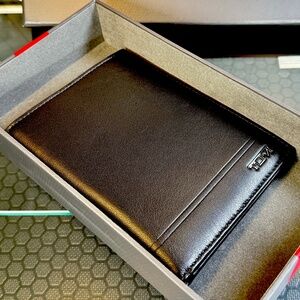 TUMI®  |  PASSPORT CASE  |  BLACK CHROME LOGO   |  NEW in BOX  |